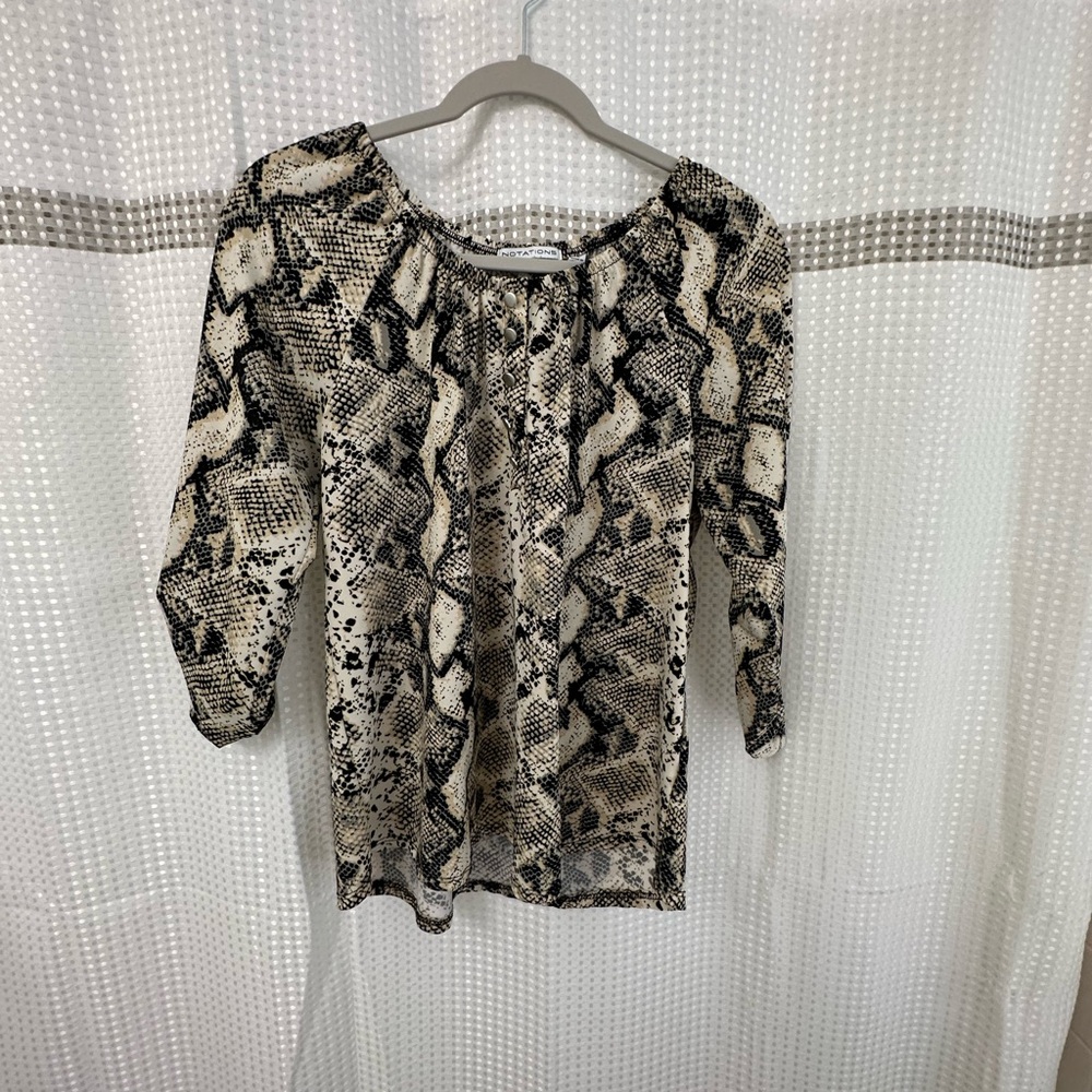 Comfortable Can be off the shoulder or not. Petite Large  bought in error